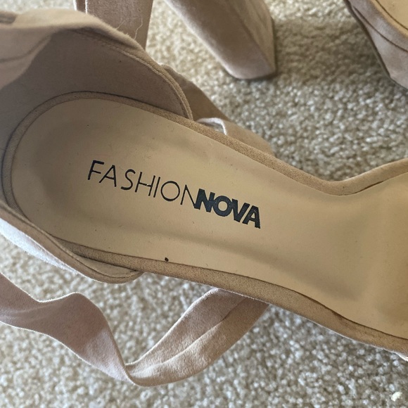 Fashion Nova bandage heels never been worn! Size 6.5 women’s - Picture 2 of 4